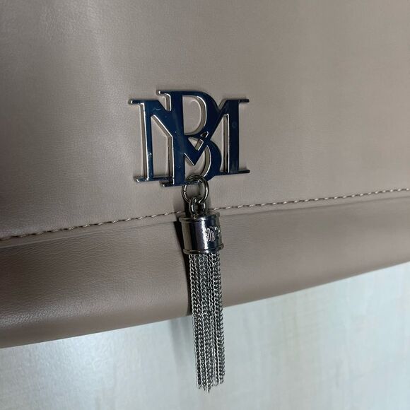 Badgley Mischka taupe tan purse silver chain‎ - Picture 6 of 11